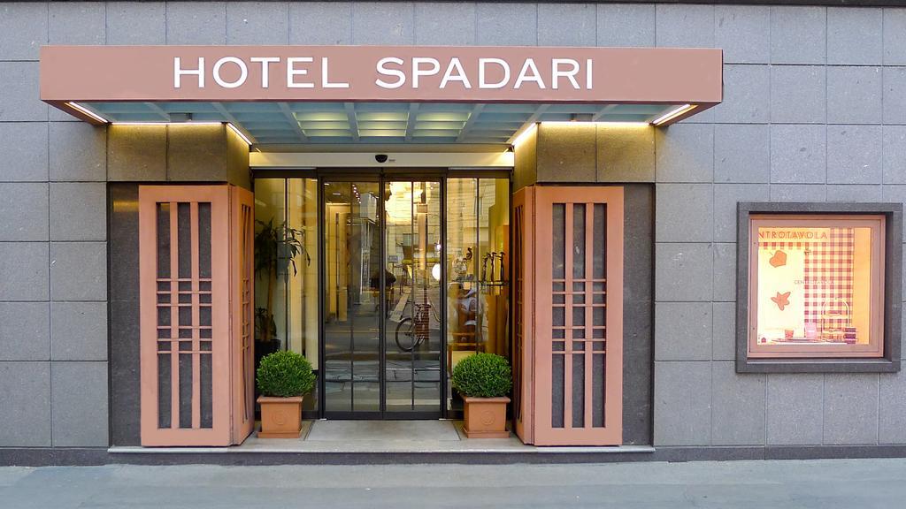 ホテル スパダーリ アル ドゥオーモ ミラノ エクステリア 写真